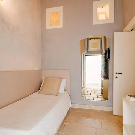 Relais La Casa Del Poeta Bed & Breakfast 3*